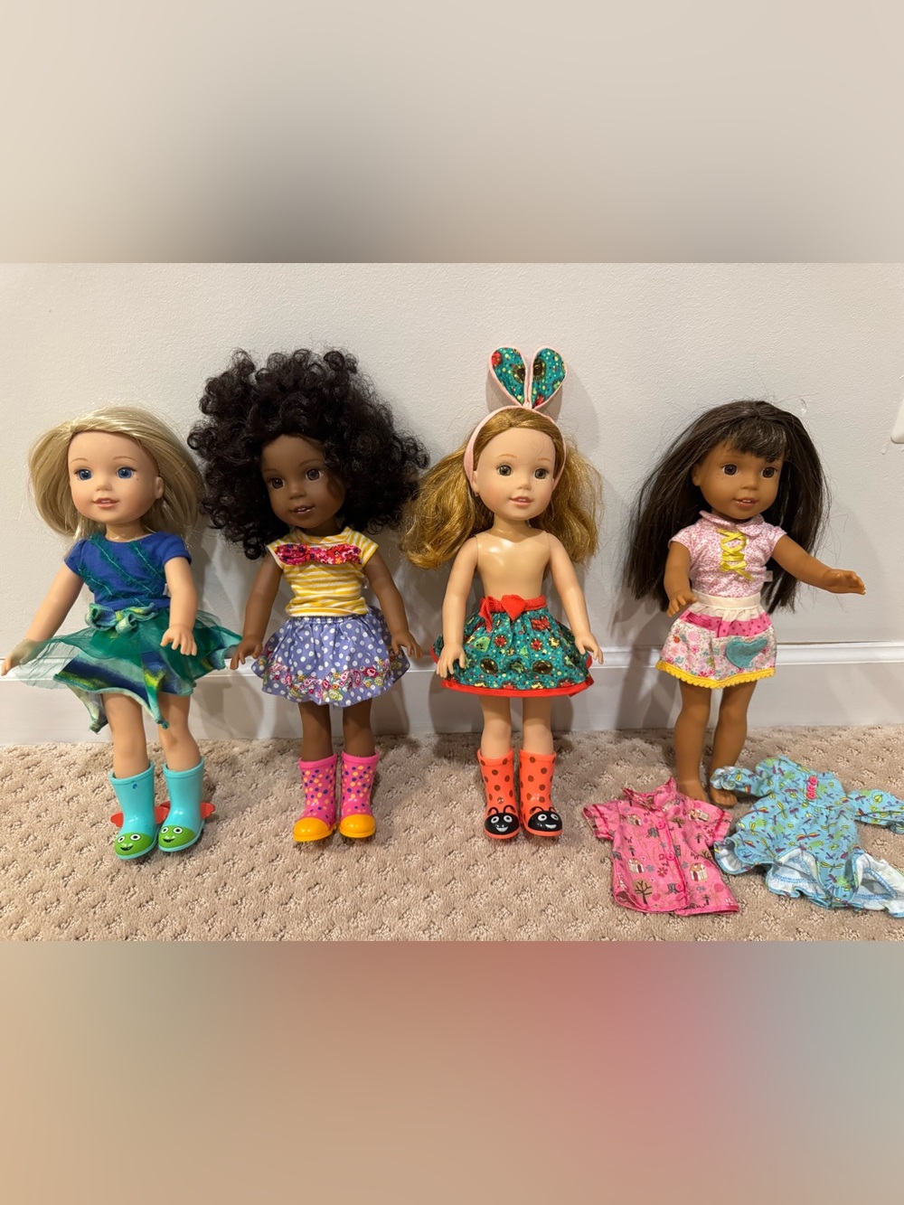 American Girl WellieWishers lot if 4 dolls clothing Camille, Kendall, Willa +